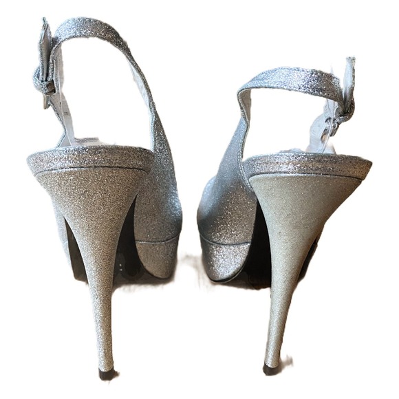 STUART WEITZMAN Pump Vevey Galactic Silver Glitter Peep Toe Spain Leather 8 EUC - Picture 3 of 9